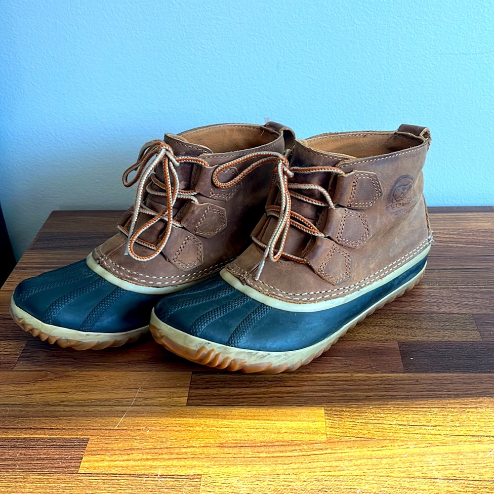 Sorel Brown & Black Out N About Plus Waterproof Leather / Rubber Duck Boots - Picture 3 of 11